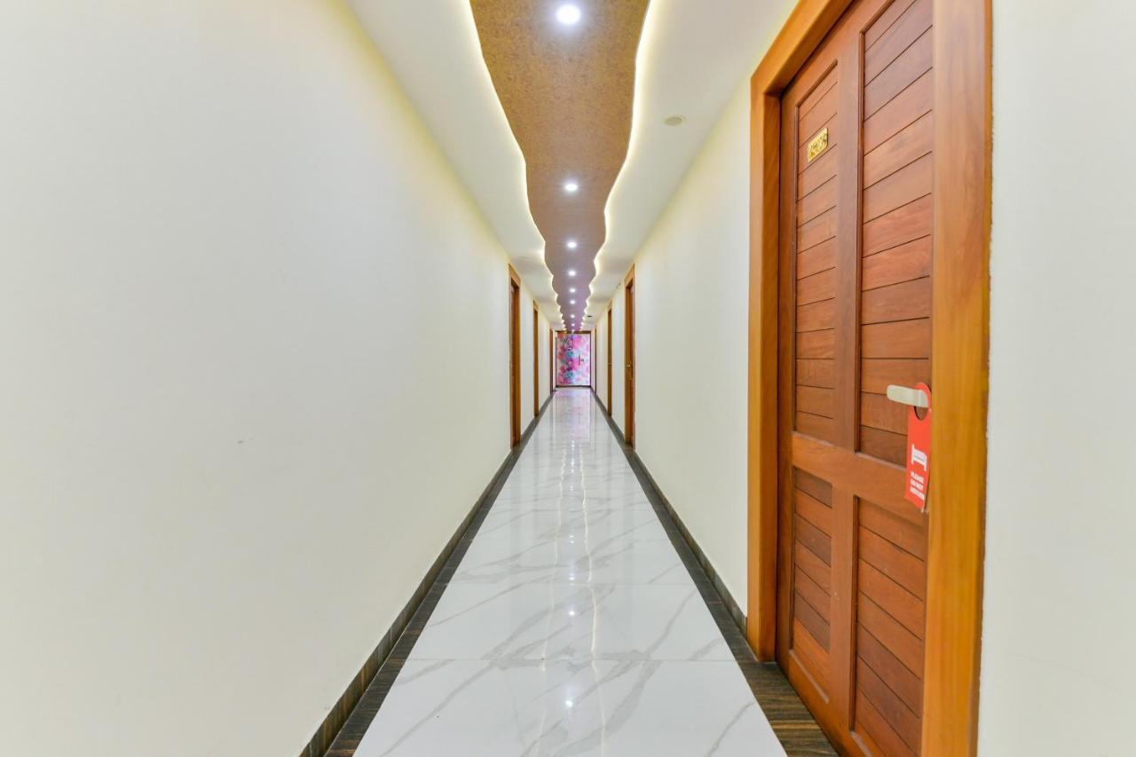 Oyo 1889 Hotel Aj Park Alappuzha Ngoại thất bức ảnh